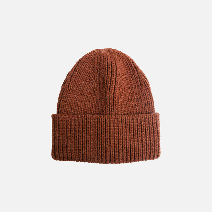 Tuque brune avec large rabat