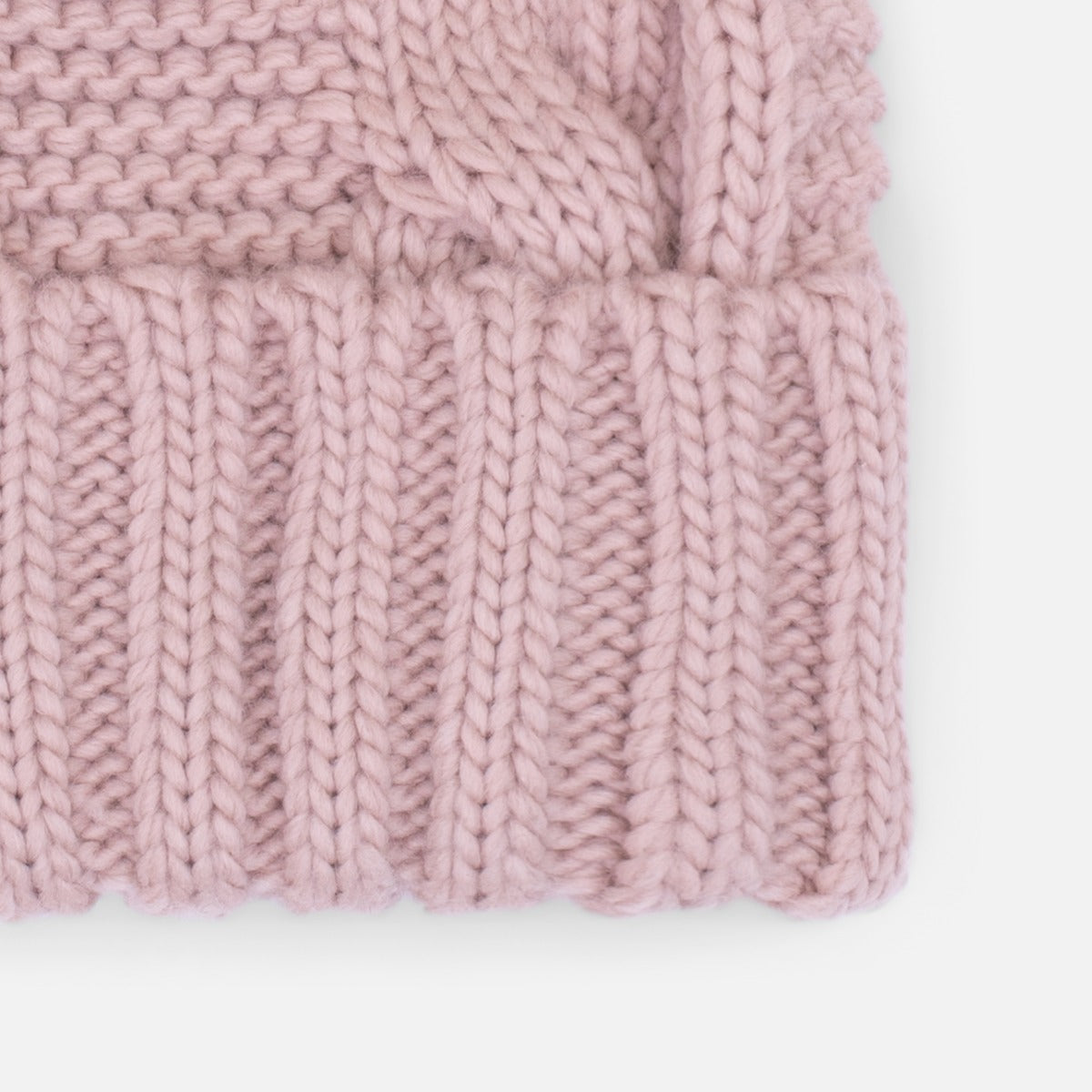 Tuque tricot vieux rose avec pompon amovible