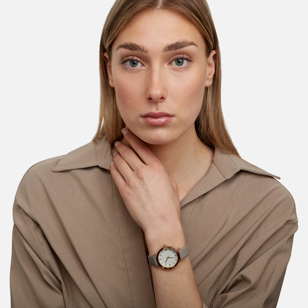 Load image into Gallery viewer, Classik collection – beige watch with tortoise outline dial
